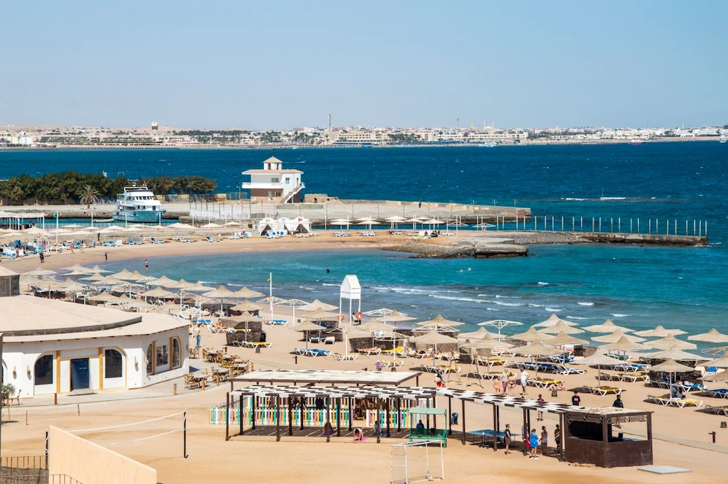 Staying Well in Egypt: Stomach, Heat, Mosquitoes and What to Pack